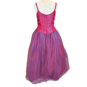 Gunne Sax Pink/Magenta/Purple Irradescent princess dress. 11/12. 30" Waist